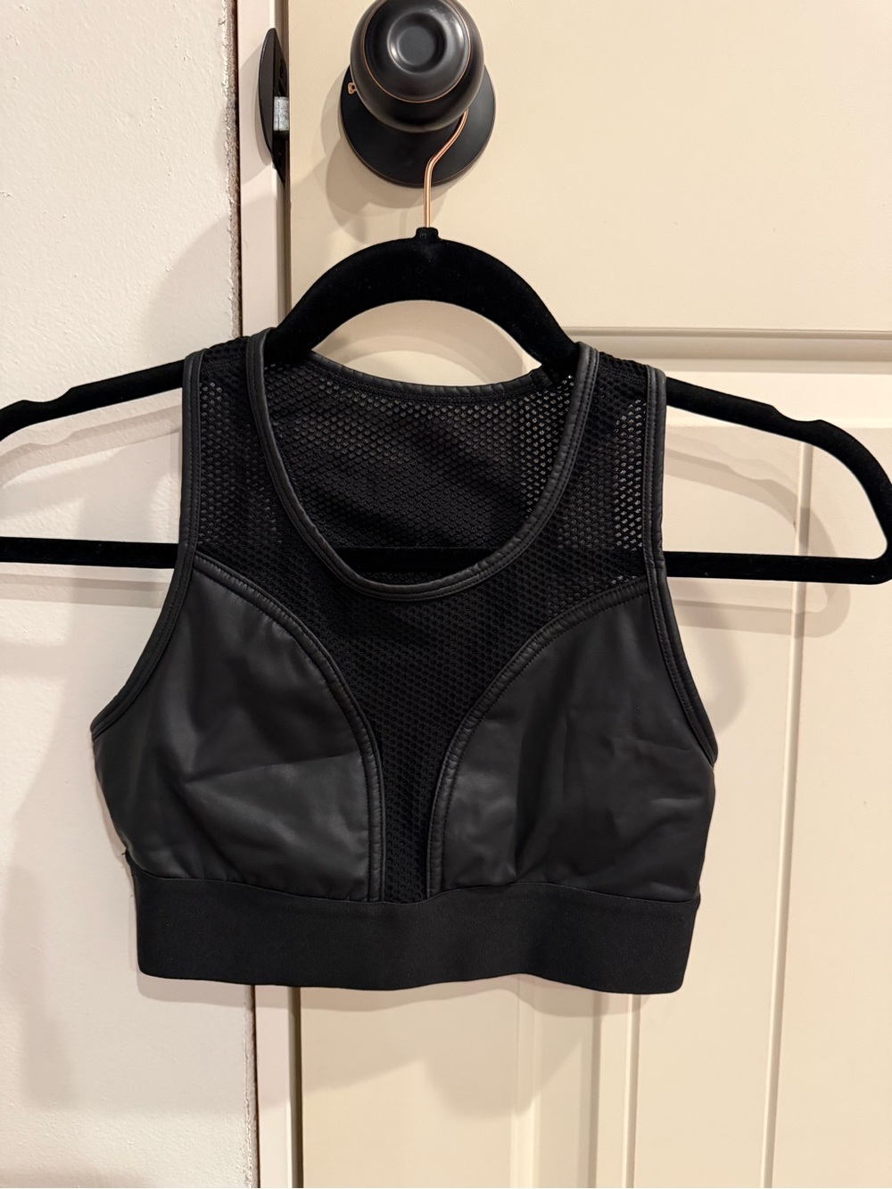 Zasuwa Black Mesh Sports Bra